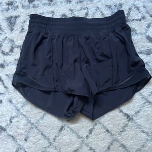 Lululemon Hotty hot high rise 2.5 inch. Black